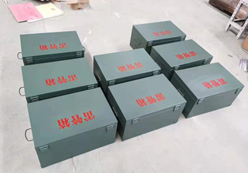 个旧炸药箱和雷管箱一般是怎么存放的？